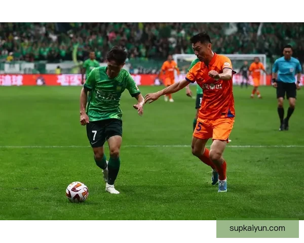 北京国安迎来绿色海洋，球队表现稳健，状态持续提升。