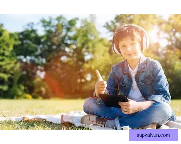 罗德里对球迷的互动方式令人关注，展现出积极态度与热情支持。