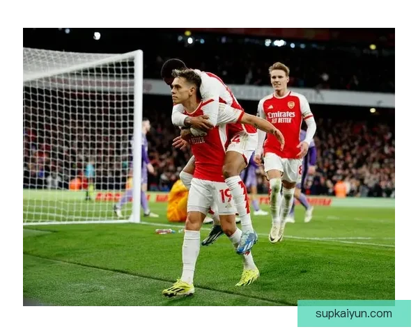 英超阿森纳球迷抗议事件引发关注，影响球队氛围及表现